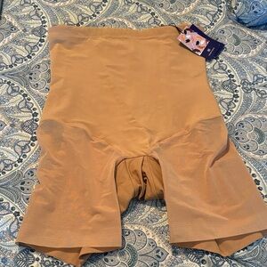 NWT Honeylove SuperPower Short Shaper